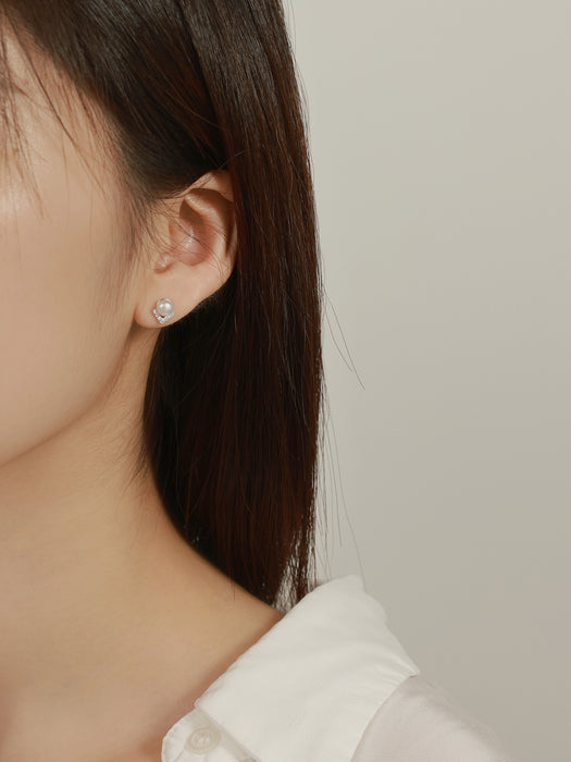 Essential V earrings